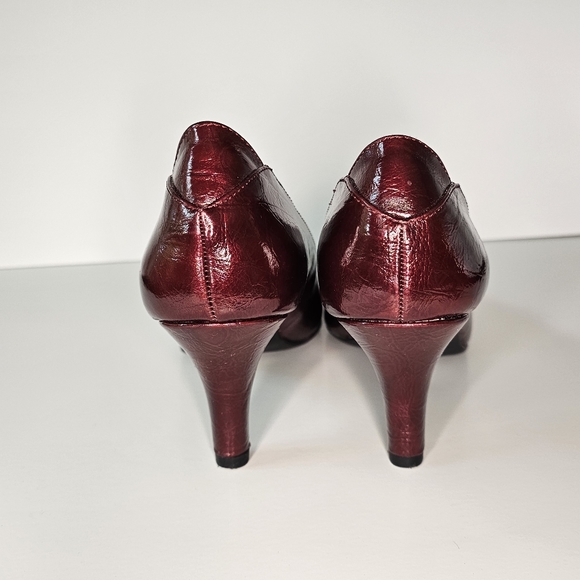 Life Stride, Venom Red Pumps, Size 8 - Picture 4 of 7